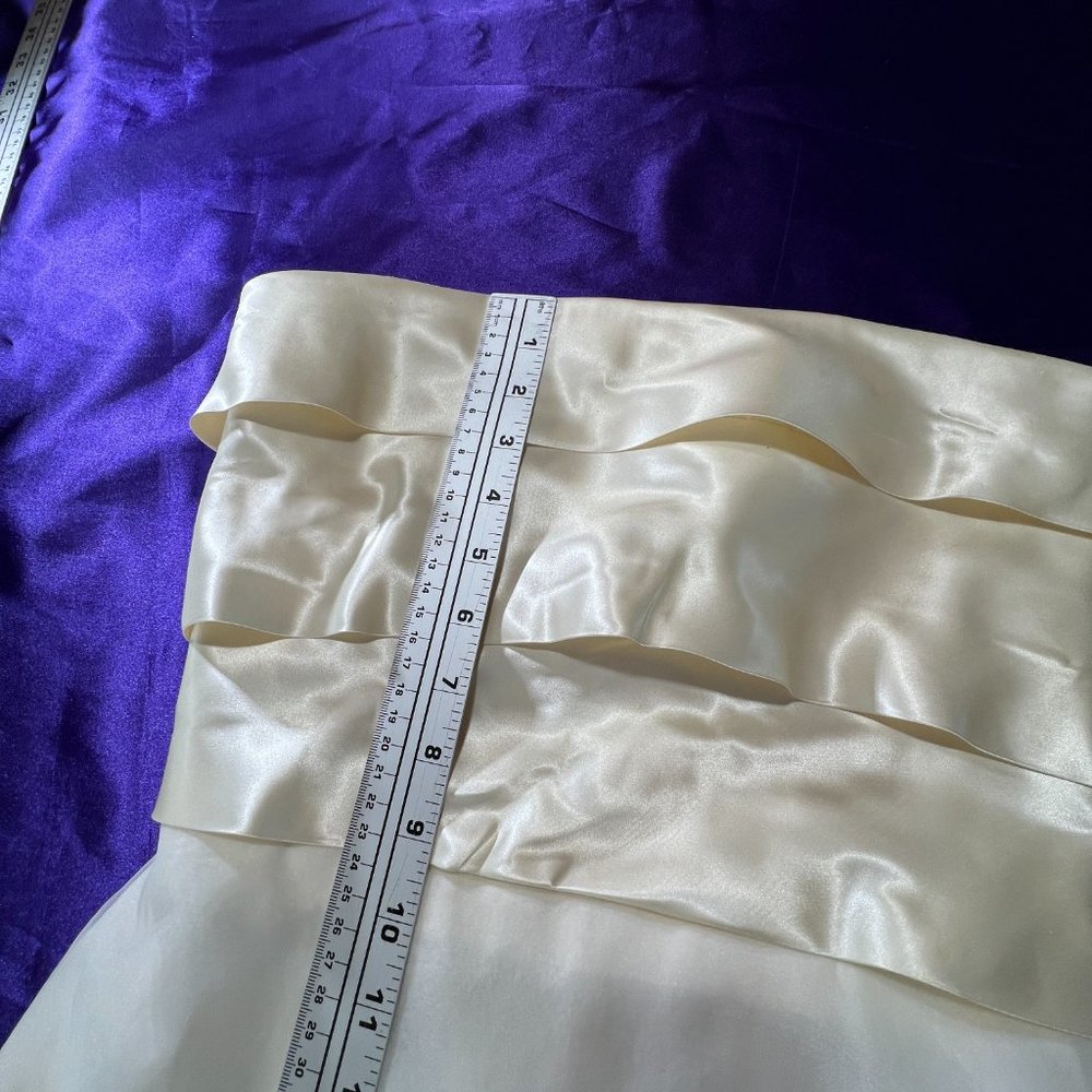 Vintage📌 Strapless Unique Tailored Wedding Gown with Long Train - Picture 15 of 16